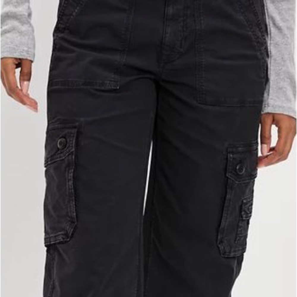 American Eagle Women’s Cargo Pants - Picture 7 of 16